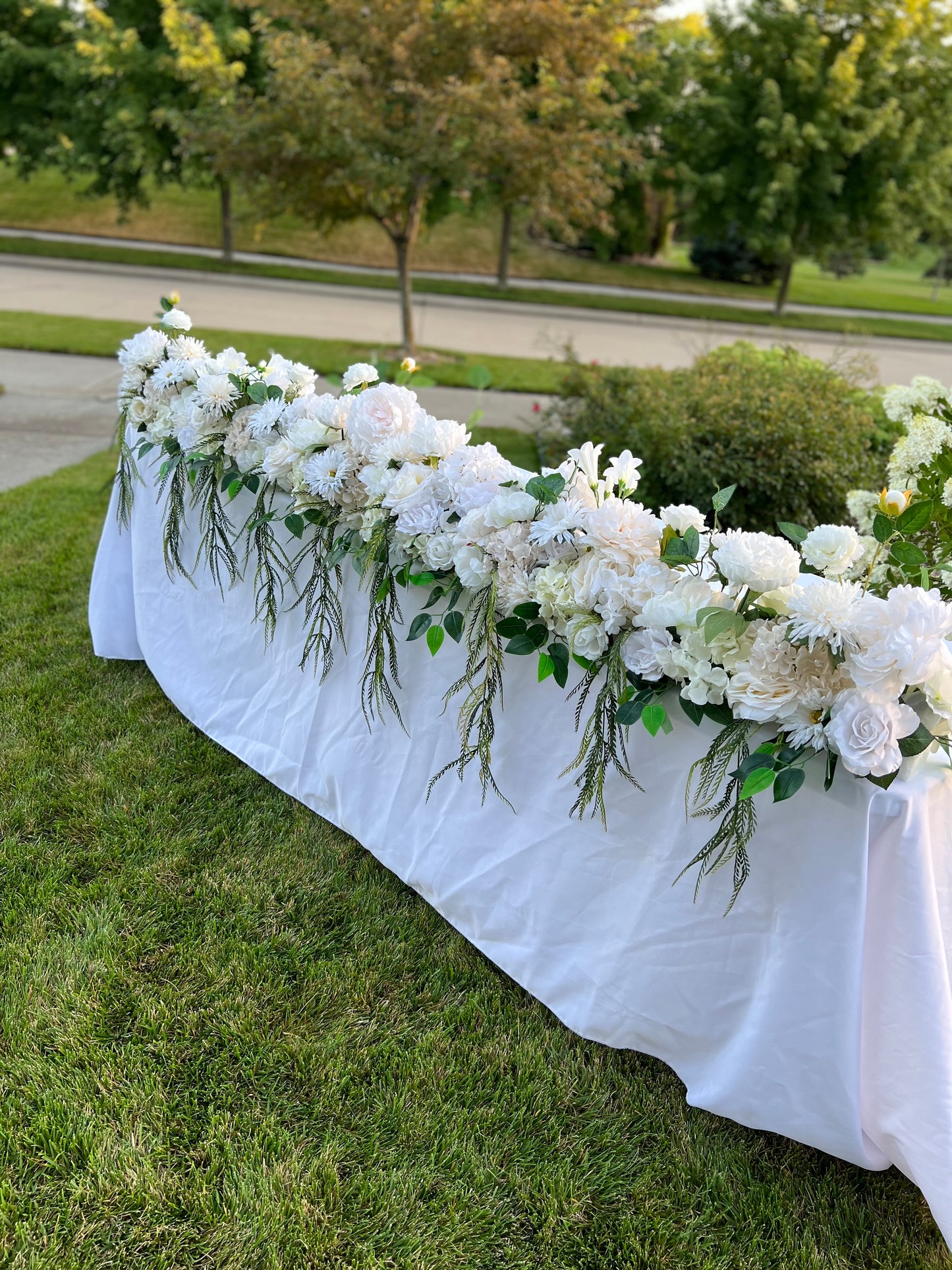 SIGNATURE HEAD TABLE FLORAL (up to 24')