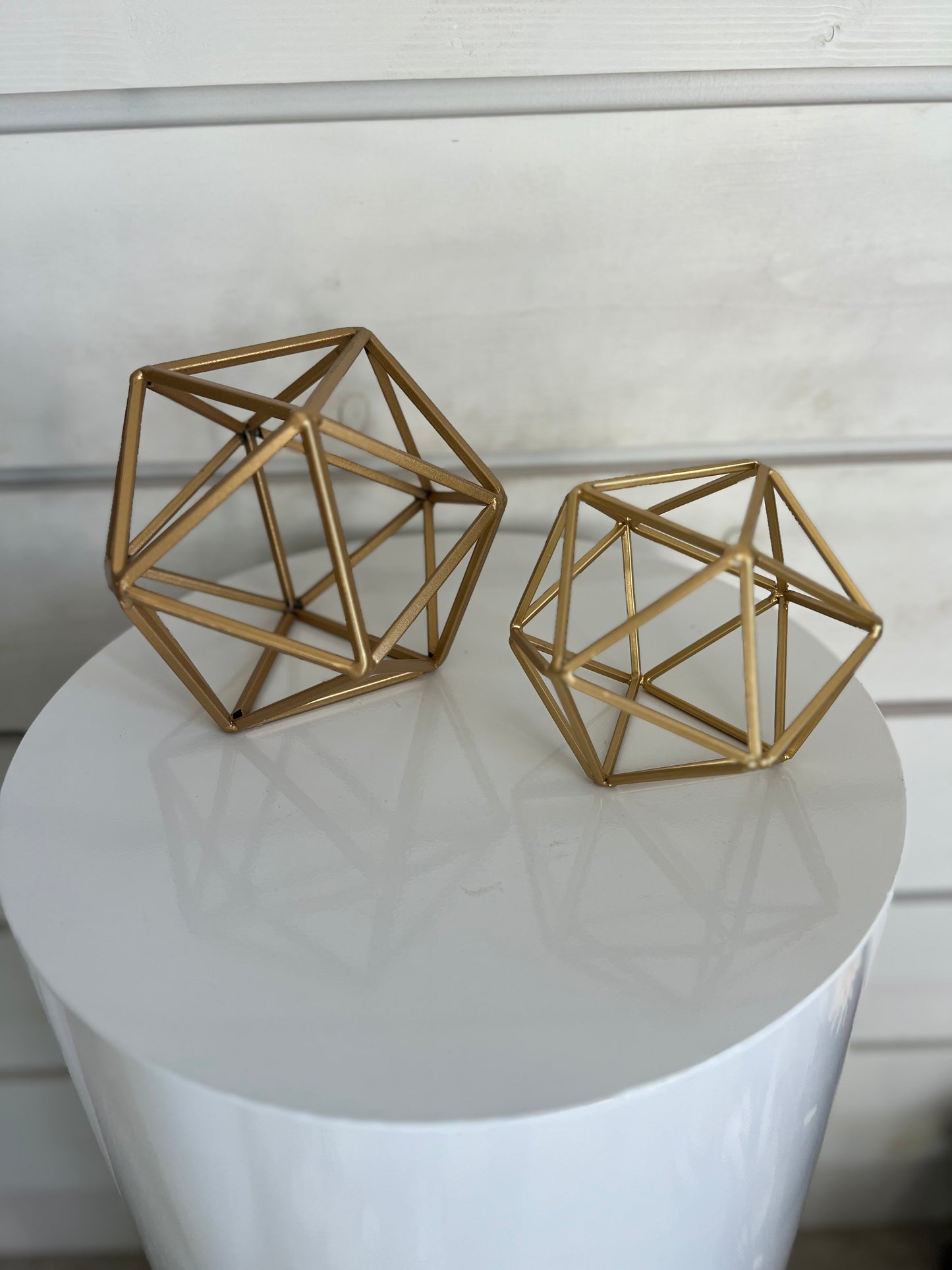 GEOMETRIC GOLD METAL SPHERES