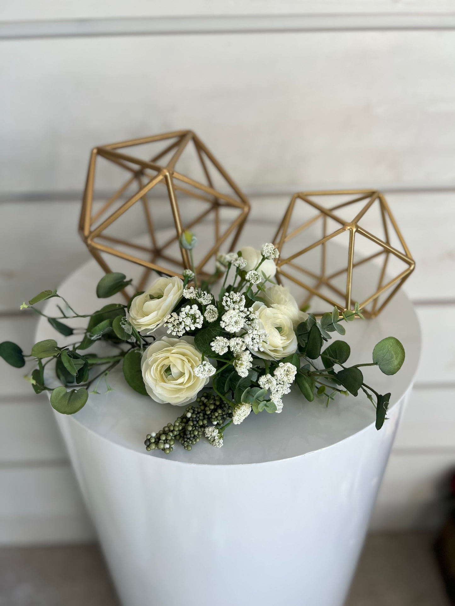 GEOMETRIC GOLD METAL SPHERES