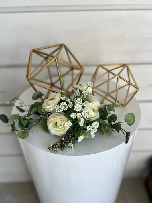 GEOMETRIC GOLD METAL SPHERES