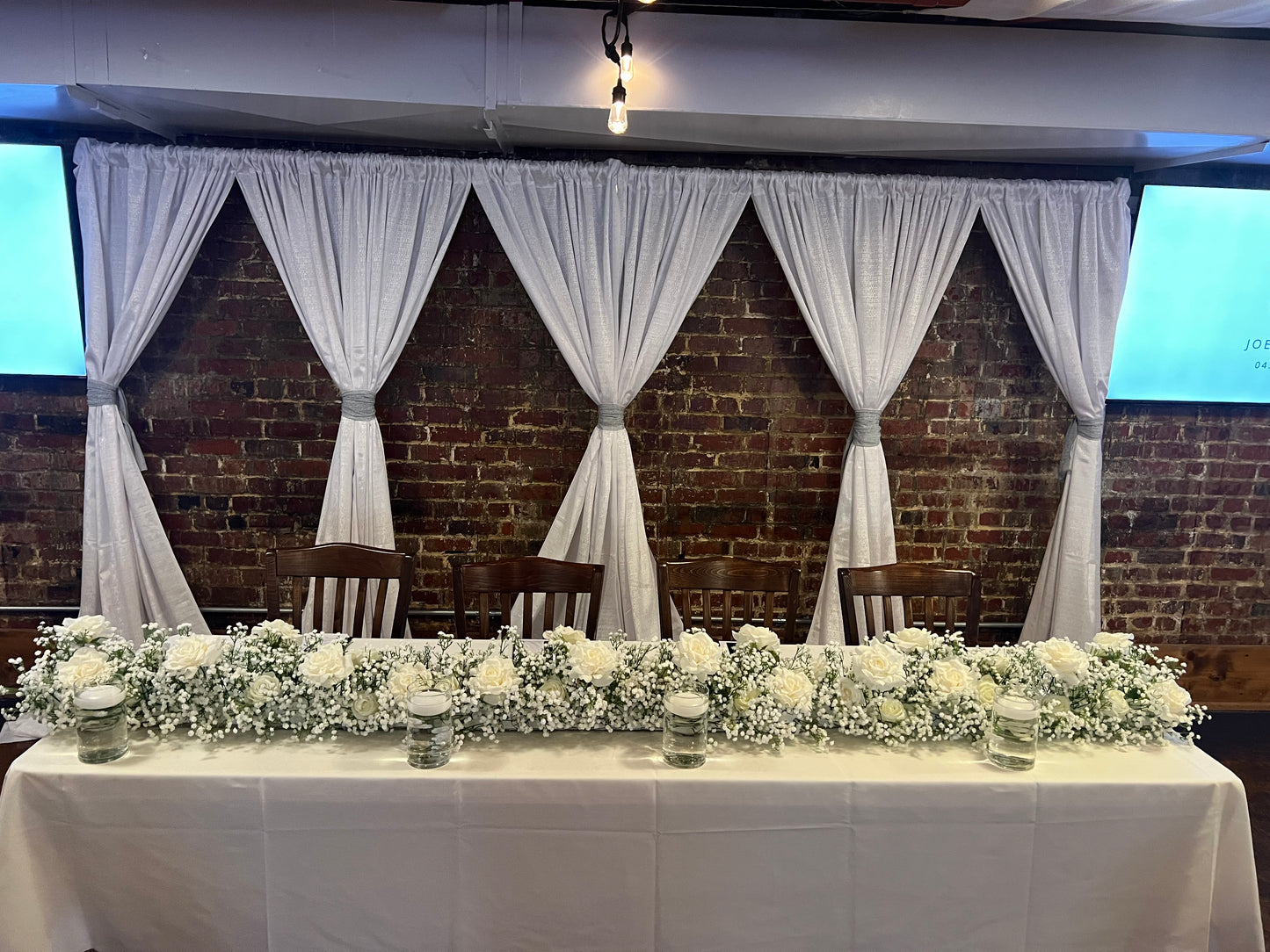 BABY'S BREATH/WHITE ROSES RUNNER (2.67' each) (9 available for 24' total)